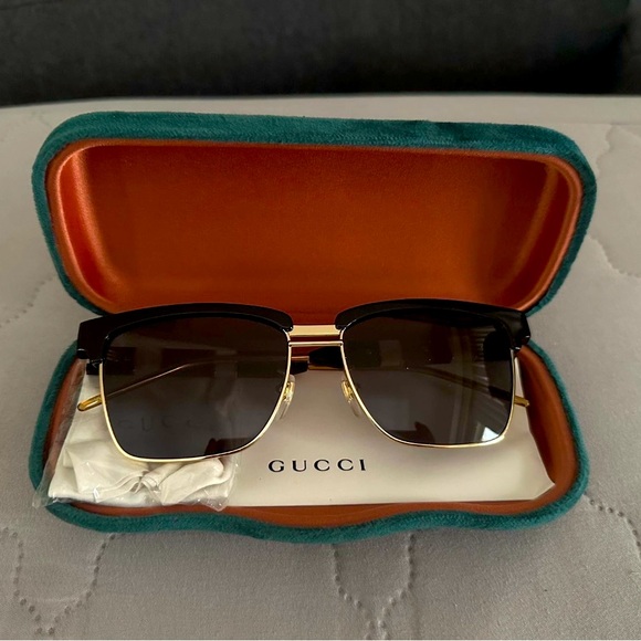 Sunglasses Gucci GG0605O 001 Glasses in Black - Picture 2 of 2
